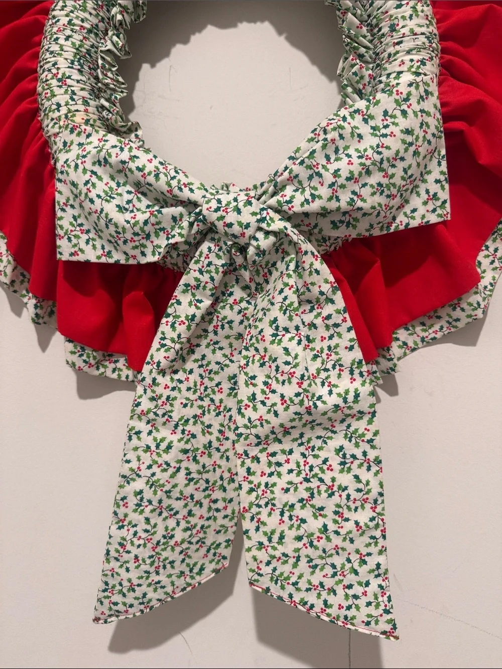 Vintage Polyester Red & Cream Floral Ruffled Bow Reef